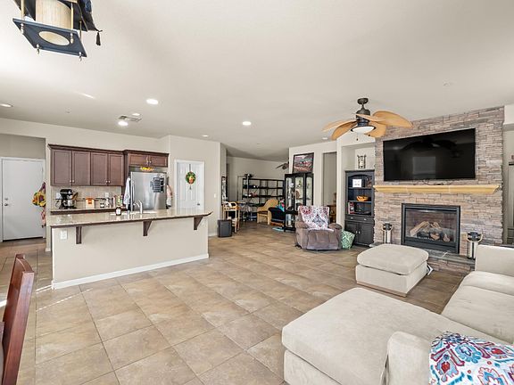 5th image of 3022 Celeste Ave