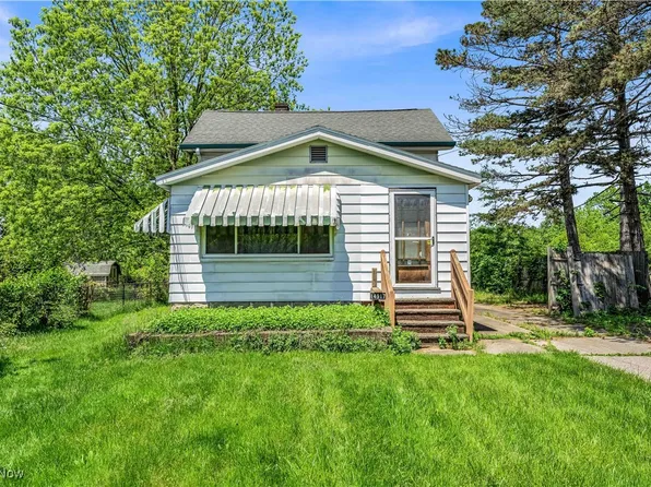 14917 Summit Ave, Maple Heights, OH 44137