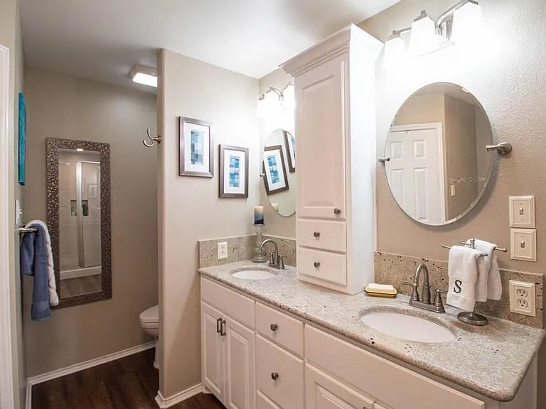 1215 Dorchester Dr — Photo 16
