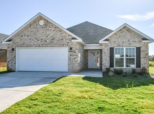 412 Lamplight Dr, Byron, GA 31008