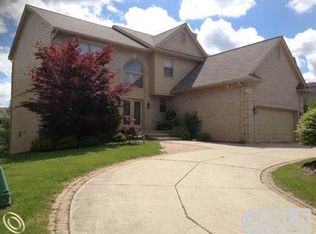 4769 Walnut Creek Dr, West Bloomfield, MI 48322