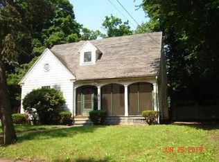 19 Spruce Ln, Ansonia, CT 06401