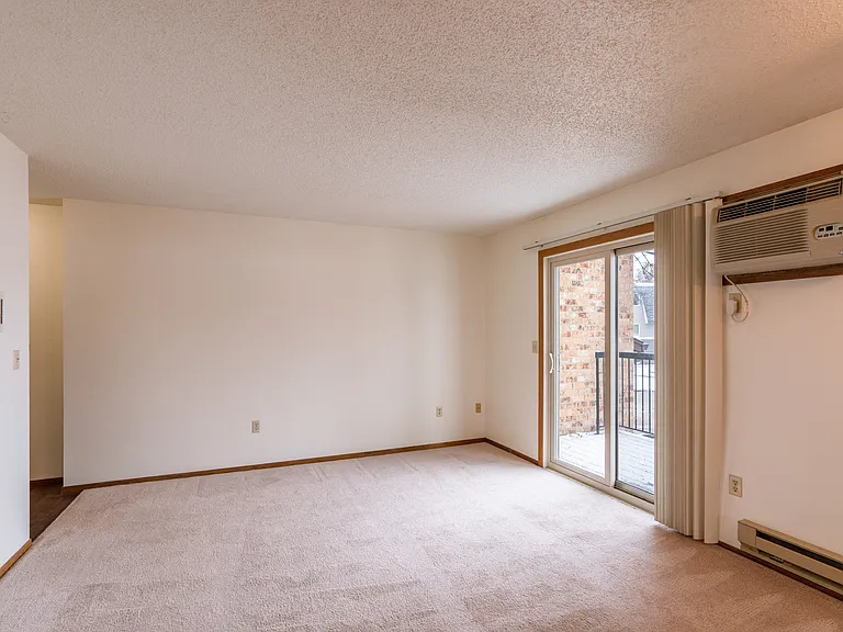 Fargo, ND Huntington Apartments | Living