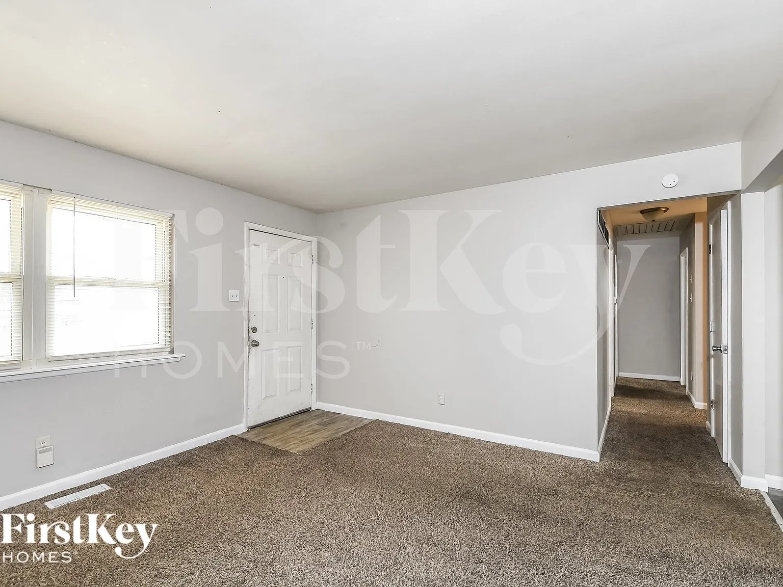 3 bed, 1.0 bath, 900 sqft, $1,155 — Photo 3
