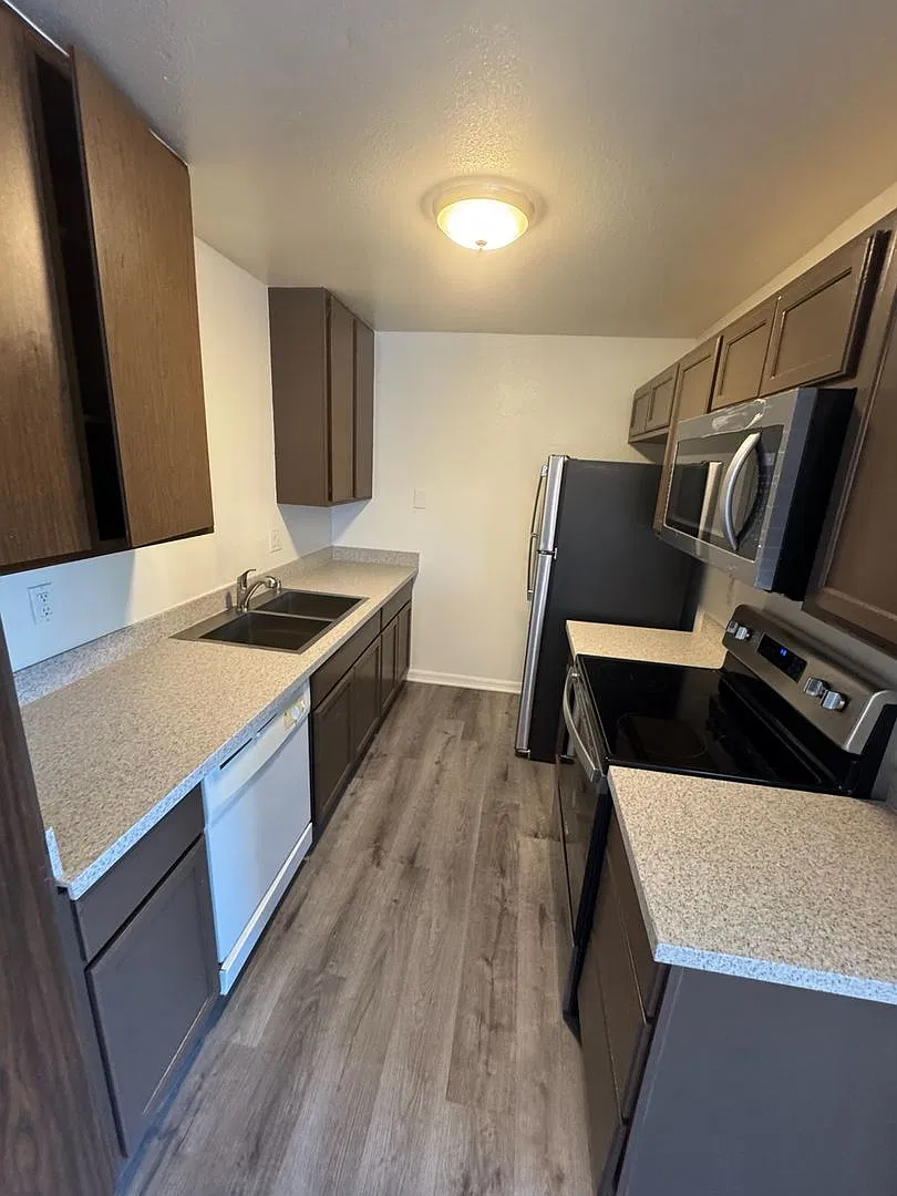 2 bed, $1,695 — Photo 2