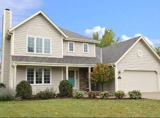 N51W16932 Old Hickory Rd, Menomonee Falls, WI 53051