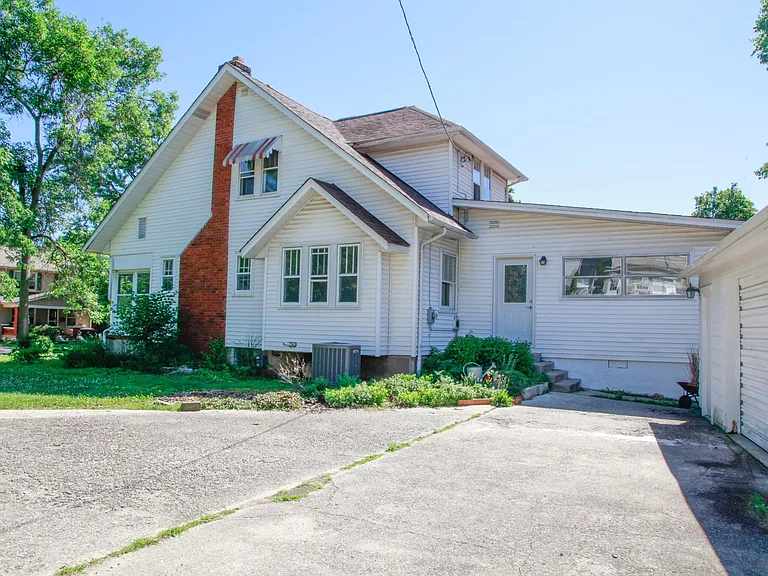 20 Corona Ave — Photo 5