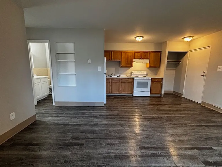 Apartment off 28th and Clyde Park Available — Photo 72