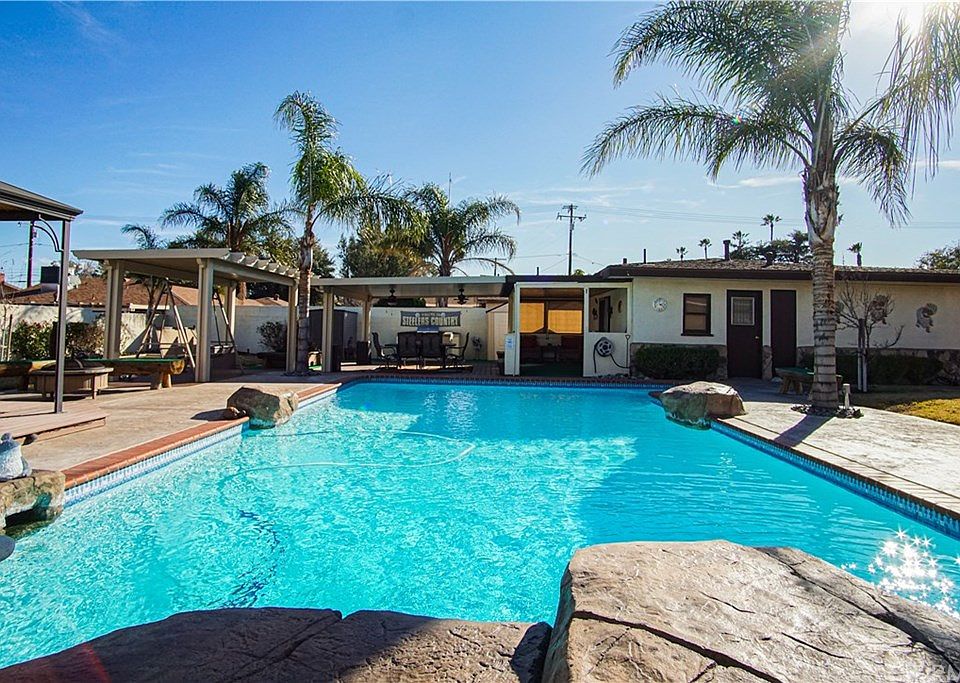 1st image of 9269 Tamarind Ave