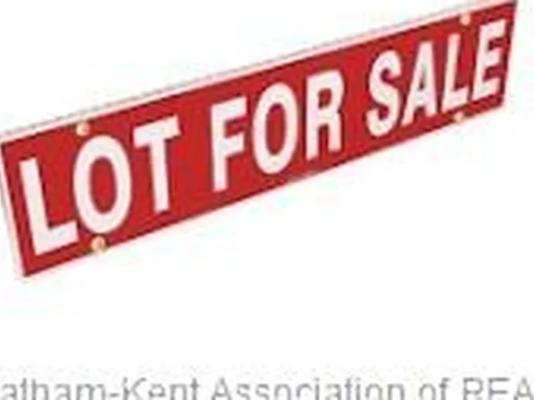 24 Saint Michael Ave, Chatham Kent, ON N7M 3E6