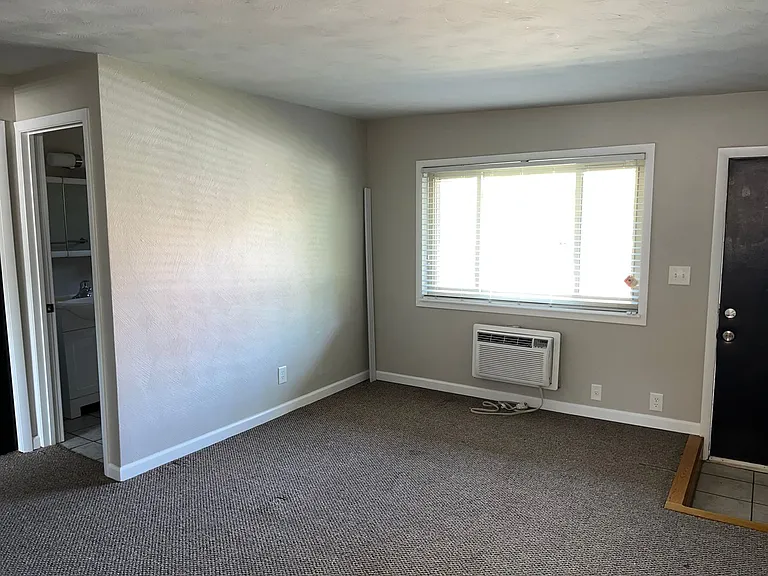 10 Indian Springs Dr — Photo 3