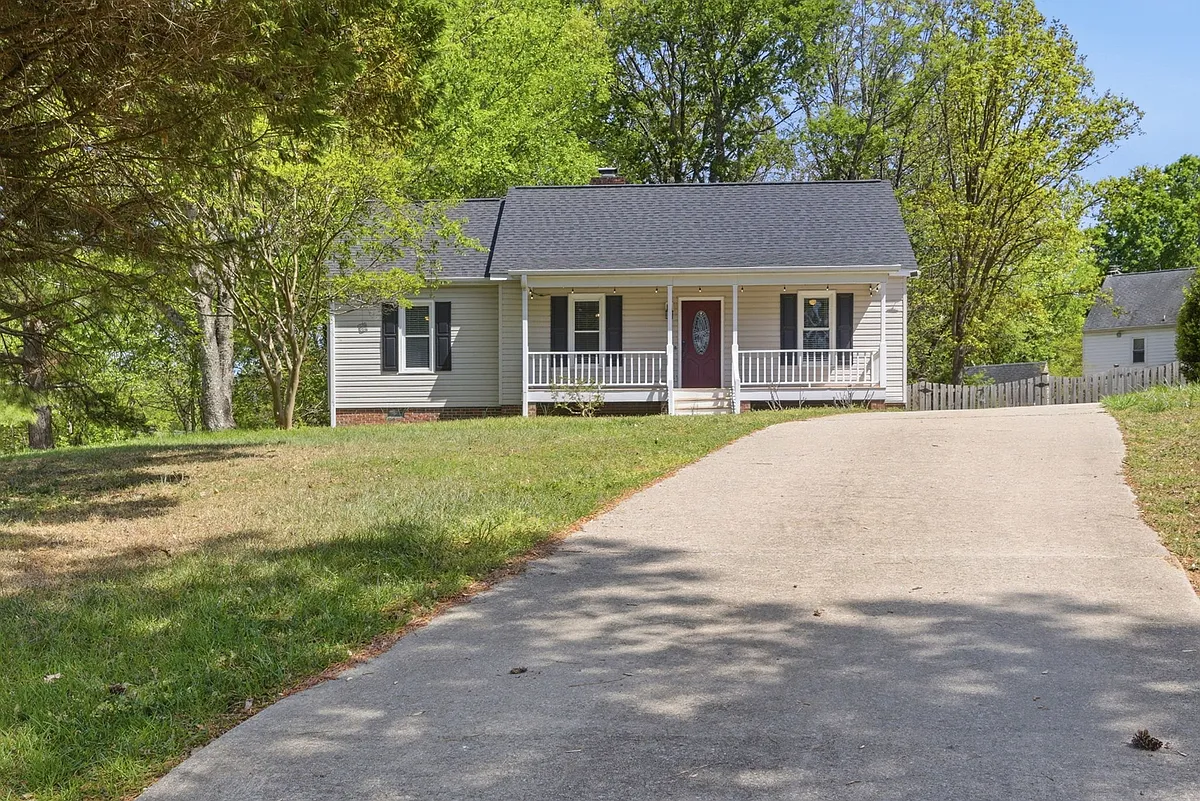 Building Photo - 940 Skylar Ct
