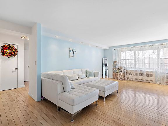 2nd image of 2915 W 5th St APT 13C