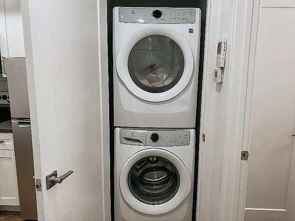 4th image of 2531 W Girard Ave #1