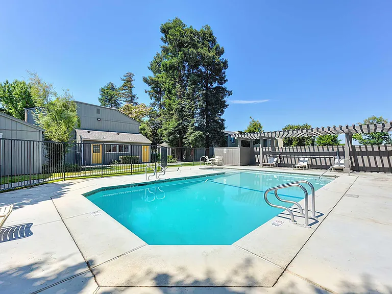 The Redwoods Apartments — Photo 18