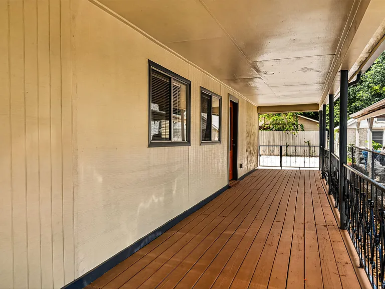 631 E Mistletoe Ave — Photo 25