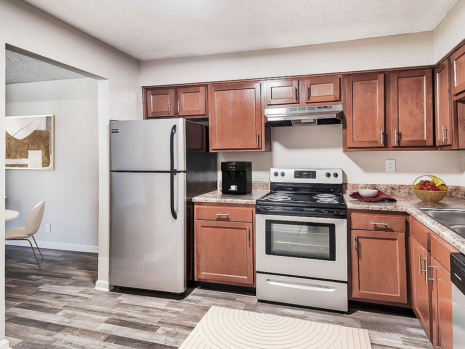 Kitchen with stainless appliance package, modern cabinetry, & hardwood style flooring