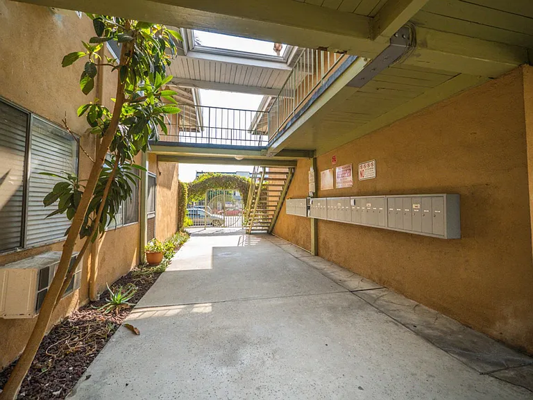 20353 Saticoy St — Photo 30