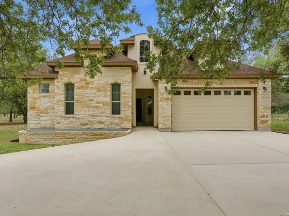 306 County Road 6876, Natalia, TX 78059