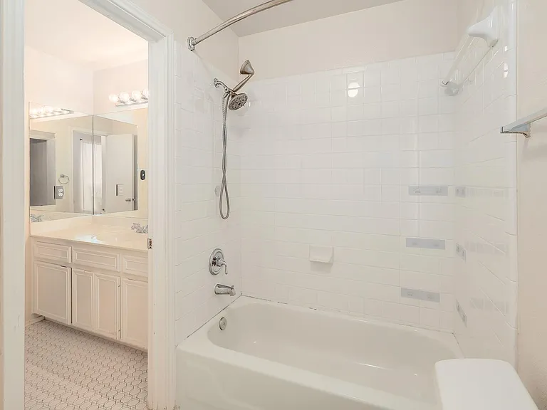 9401 Caracas Dr — Photo 23