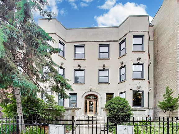 2nd image of 3808 N Pine Grove Ave APT 1N