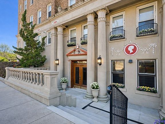 3rd image of 1940 Commonwealth Ave APT 17