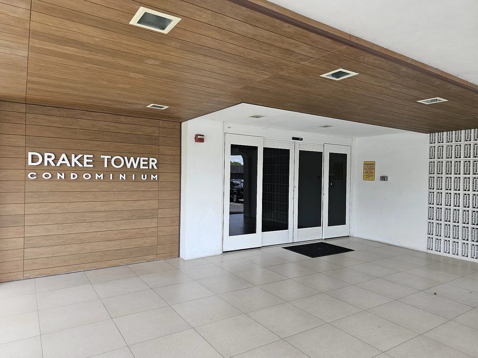 2 bed, 1050 sqft, $2,490 — Photo 2