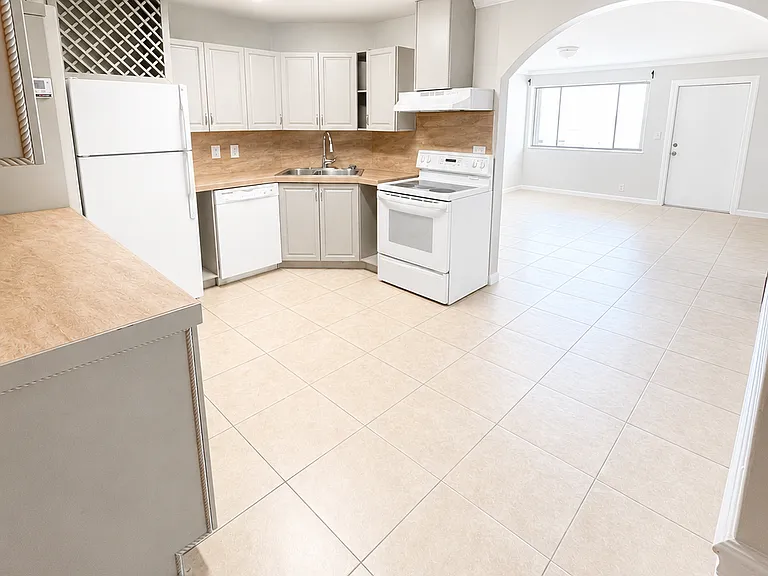 2175 NE 56th St #75 — Photo 5