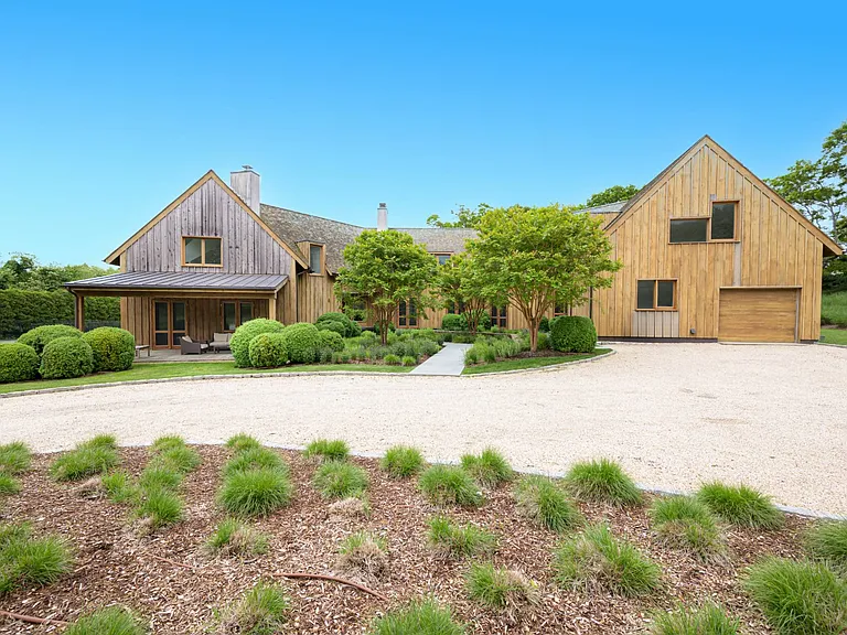284 Edge Of Woods Rd — Photo 4