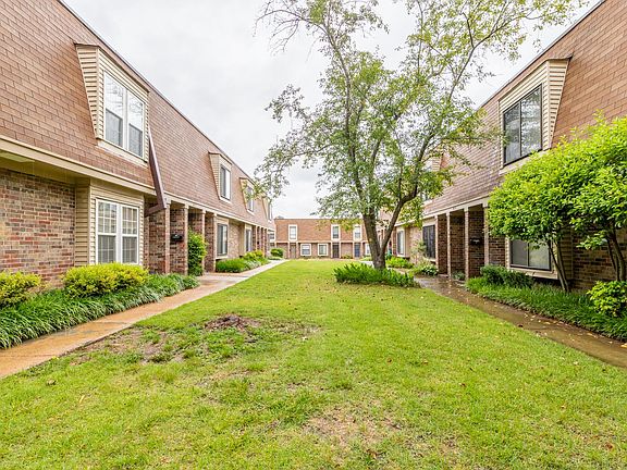 2nd image of 6621 Poplar Woods Cir S APT 4