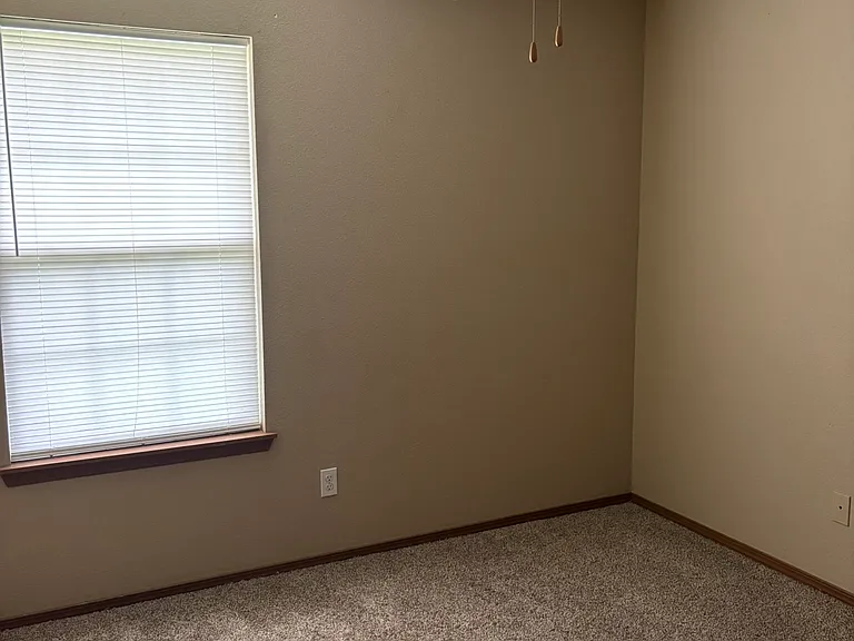 240 Sage St — Photo 7
