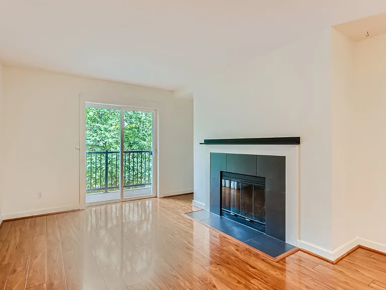 840 NE 125th St #309 — Photo 1