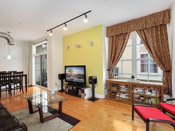2nd image of 27 Osgood St Unit 1