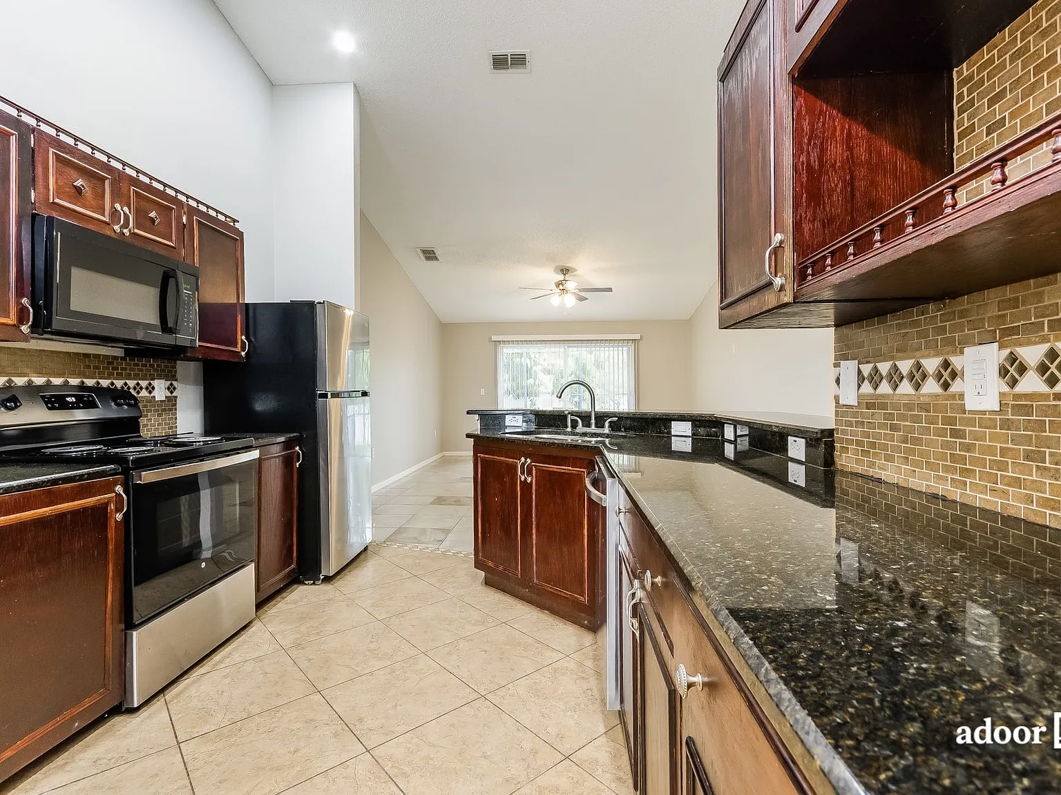 3 bed, 2.0 bath, 1653 sqft, $1,550 — Photo 3