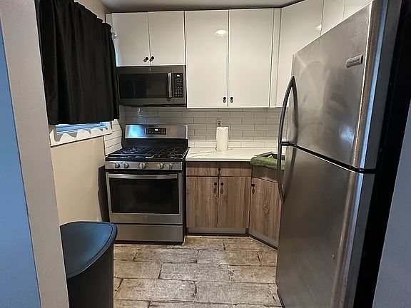 4th image of 22 Hinsdale St