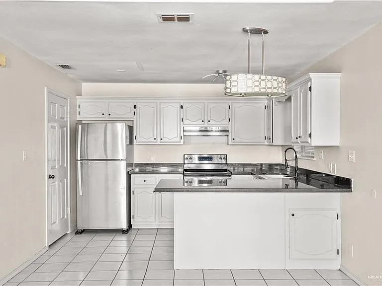1802 Oasis Ave #202 — Photo 2