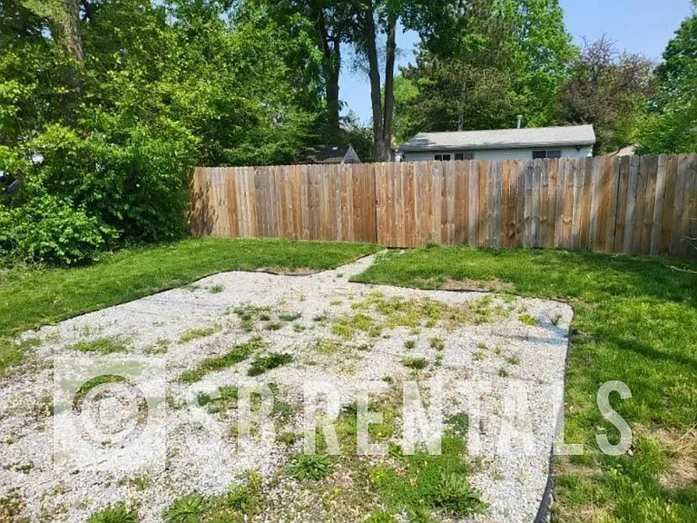 1532 E Donald St — Photo 8