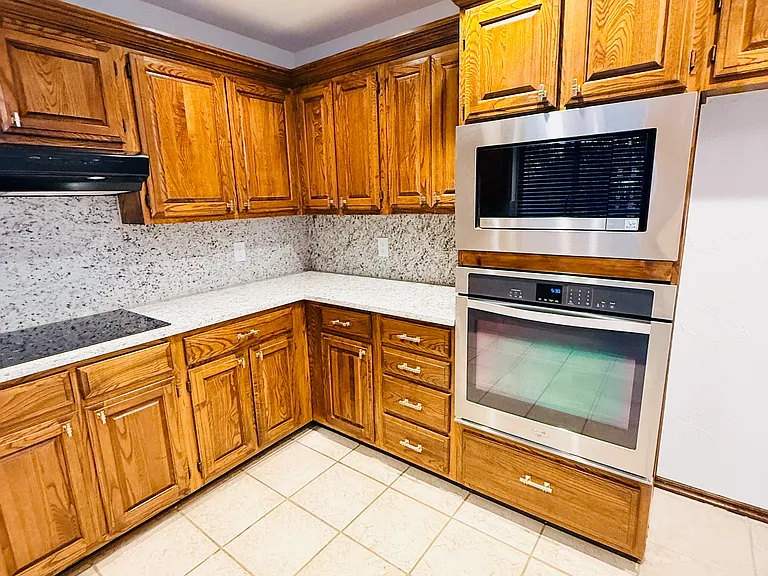 1817 Victoria Dr — Photo 6