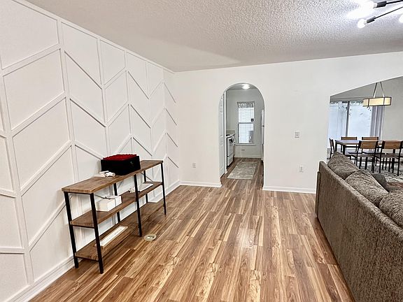 4th image of 7040 Saint Ives Ct