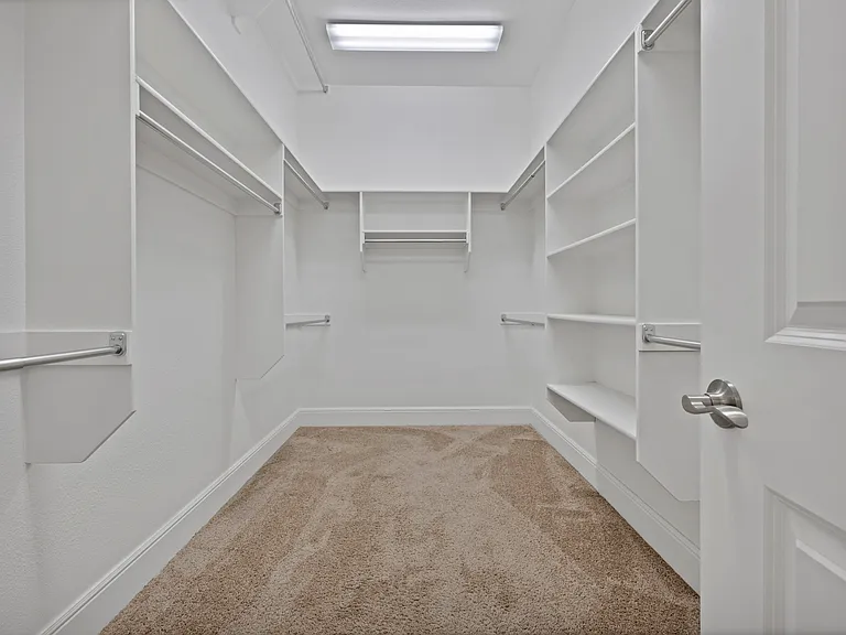 2600 Fairhill Ln — Photo 23