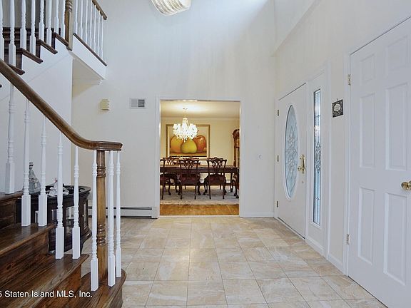 5th image of 439 Saint Andrews Rd
