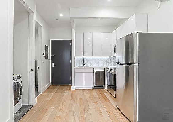 5th image of 1118 Putnam Ave #2F