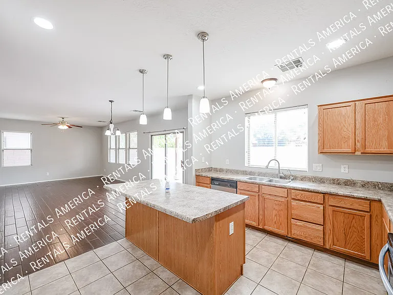4563 E Oxford Ln — Photo 15