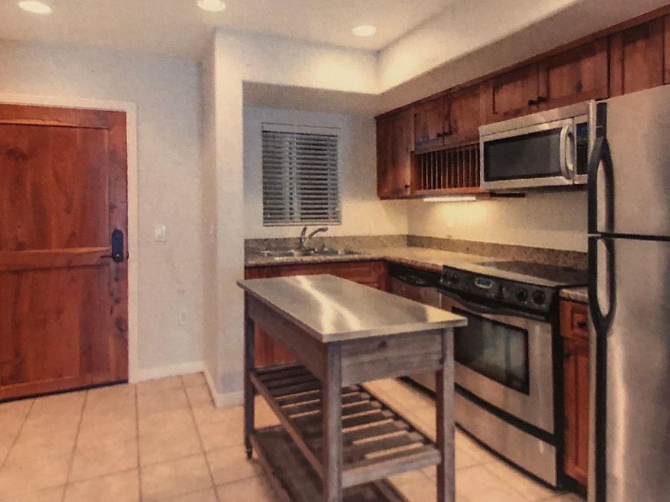 1st image of 801 W Hawthorn St Unit 206