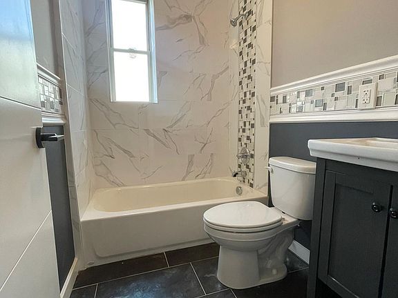5th image of 587 Central Ave #201