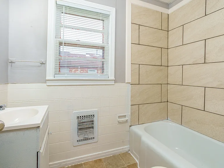 1828 S Hiram Ave — Photo 3