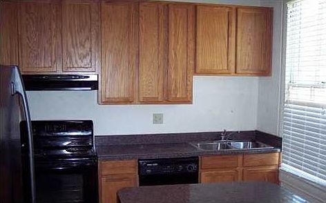 4th image of 1524 E Lloyd St