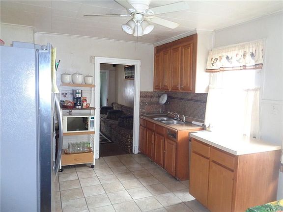 4th image of 83 Holland Ave