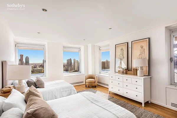 Sold by Sotheby's International Realty | media 15