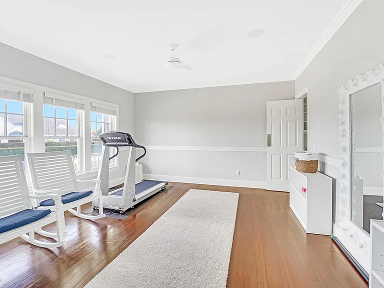 15 Hampton Close — Photo 21